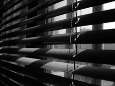 Koszmar w Wadowicach. 6-latka wypadła z okna mieszkania na 3. piętrze