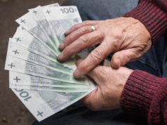 Bon senioralny jednak ruszy w tym roku. Nawet 2150 zł miesięcznie, ale nie dla wszystkich
