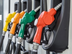 Tyle będzie kosztować paliwo w piątek. Minister ujawnił ceny, wiadomo kto maksymalnie zaoszczędzi