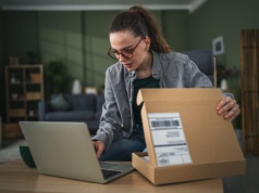 Nowe zasady dla sklepów internetowych. Zwrot zakupów ma przestać być problemem