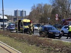 Groźna kolizja na Kortowie w Olsztynie. Ciężarówka uderzyła w osobówkę