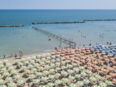 Wakacje we Włoszech 🌤️⛱️ Loty i noclegi ze śniadaniami, w hotelu blisko plaży za 969 PLN ☕🥐