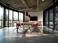 Open space i szkoła drażnią zmysły. Jak hałas wyklucza osoby w spektrum?