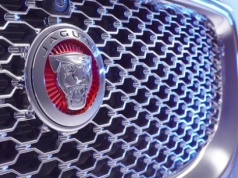 Jaguar Land Rover wstrzymuje produkcję w Wielkiej Brytanii