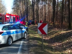Wypadek w lesie. Droga między Kuźnią Raciborską a Rudą Kozielską zablokowana