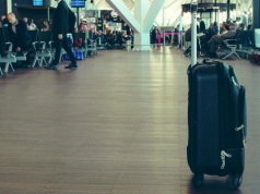 Witchen w potrzasku Trumpa. Przez jego wojnę ludzie przestali kupować walizki