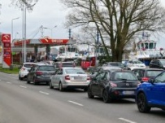 Turystyka paliwowa w Świnoujściu? Kierowcy z Niemiec szturmują stacje