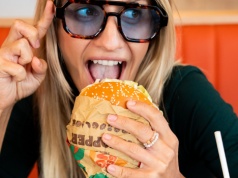 Burger King otwiera się we Wrocławiu i rozdaje Whoppery na cały rok