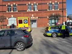 Ukradł buty, potknął się podczas ucieczki i wpadł na samochód