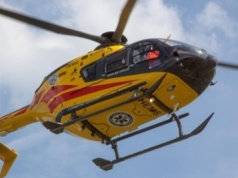 Dziewczynka wypadła z 3. piętra. Krakowscy lekarze walczą o jej życie