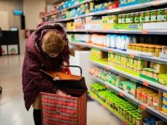 Przed Wielkanocą długi handlu maleją, ale klienci nadal ostrożni