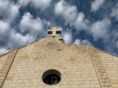 Jerozolima: sześciu zakonników na Drodze Krzyżowej eskortowanych przez dwustu żołnierzy