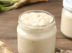 Chrzan więcej nie ściemnieje. Wystarczy, że dodasz do niego ten składnik