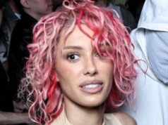 Bianca "cosplayerka Kim Kardashian" Censori znów zaszalała. Tym razem (wcale nie dla odmiany) wskoczyła w OBCISŁY KOMBINEZON (FOTO)