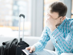 30-latkowie podróżują bez celu.  "Żyjemy w czasach, w których podróżowanie stało się obowiązkiem"