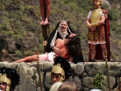 Procesje, misteria męki Pańskiej, drogi krzyżowe. Wielki Piątek w Hiszpanii