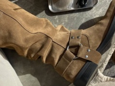 Szał na zamszowe kozaki Badura w CCC - są skórzane, lekkie i szybko się rozchodzą