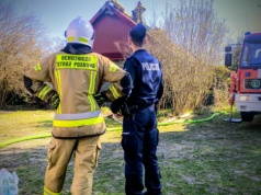 Pożar domu w Siemieniu. Paliło się na poddaszu, trzeba było rozebrać cały dach