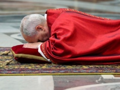 Liturgia Męki Pańskiej: Uczmy się od Chrystusa nie odpłacać złem na zło