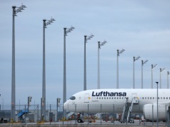 Niemcy obniżają podatek lotniczy. Linie lotnicze zyskają 180 mln euro. A pasażerowie?