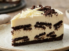 Słodka uczta bez pieczenia. Błyskawiczny sernik jogurtowy