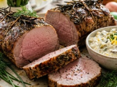 Nowe oblicze świątecznej pieczeni. Krótko pieczony schab z sosem tatarskim