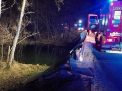Samochód wjechał do rzeki. Tragiczny wypadek na Pomorzu