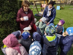 Wielkanocny tydzień w przedszkolu. Dzieci z Grabińskiej odwiedził zajączek
