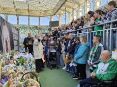 Bp Marek Solarczyk poświęcił pokarmy na stadionie Radomiaka Radom