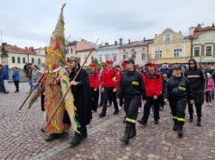 Przez Skoczów przeszedł pochód z Judoszem | ZDJĘCIA
