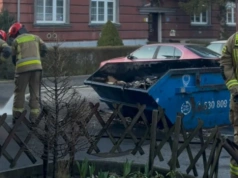 Pożar kontenera, który stał przy budynkach mieszkalnych przy ulicy Rodzinnej