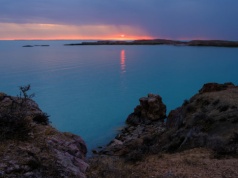To jezioro jest słodko-słone. Wody się nie mieszają. Jest stukrotnie większe od Śniardw