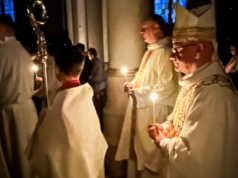 Czas, wieczność i odnowienie u źródła. Wigilia Paschalna u św. Jana Chrzciciela w Raciborzu-Ostrogu z biskupem