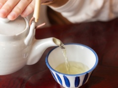 Zamiast do żurku i rosołu, wrzuć do kubka. Pomoże na świąteczne przejedzenie