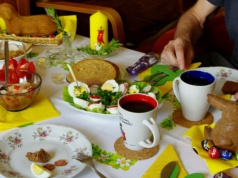 Niedziela Wielkanocna 2026: Gdzie dziś zrobisz zakupy? Ta lista to Twój ratunek!