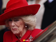 Królowa Kamila w czerwieni świętuje Wielkanoc. Uwagę zwraca jeden szczegół