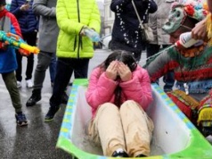 Rodzice zapłacą za dzieci w lany poniedziałek. Policja wydała komunikat