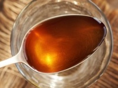 Wlej łyżkę do letniej wody i wypij po obiedzie. Rozprawisz się ze skutkami przejedzenia