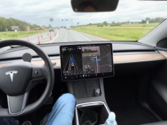 Aktualizacja Tesli 2026.8.6 wyłączyła sposób na aktywację FSD w Polsce / Europie. Kto ma starszą wersję, jeszcze chwilę pojeździ