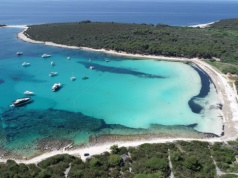 Najpiękniejsze piaszczyste plaże Chorwacji. Oto TOP miejsca idealne na wakacje