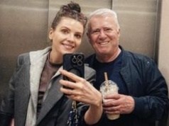 79-letni Włodzimierz Matuszak i jego MŁODSZA O 34 LATA żona przesyłają życzenia. Karolina również jest znaną aktorką (FOTO)