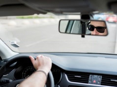 Jedna rzecz na szybie i 300 zł kary. Kierowcy nagminnie to ignorują