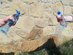 Za polewanie przechodniów wodą może grozić mandat!