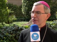 Bp Jan Wątroba: to chrzest włącza w śmierć i zmartwychwstanie Chrystusa