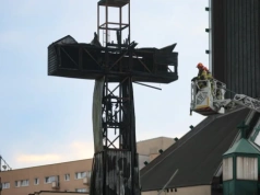 Historyczny krzyż stanął w ogniu. Radna wywołała skandal