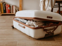 Tak odświeżysz swoją walizkę przed urlopem. Zrób to, bo będzie trzeba wyrzucić ubrania