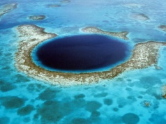Naukowcy przewiercili się przez Wielką Błękitną Dziurę w Belize. Najnowsze dane niepokoją