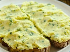 Kuzynka na Wielkanoc zrobiła pastę jajeczną bez jajek. Gdy spróbowałam, od razu wzięłam przepis