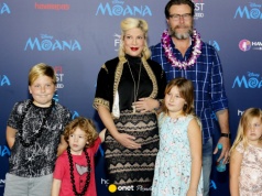 Nowe informacje o wypadku Tori Spelling i siedmiorga dzieci. "Rany cięte i stłuczenia"