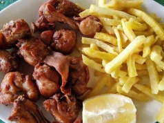 Guachinche El Chupete: garażowa podróż w czasie na Teneryfie